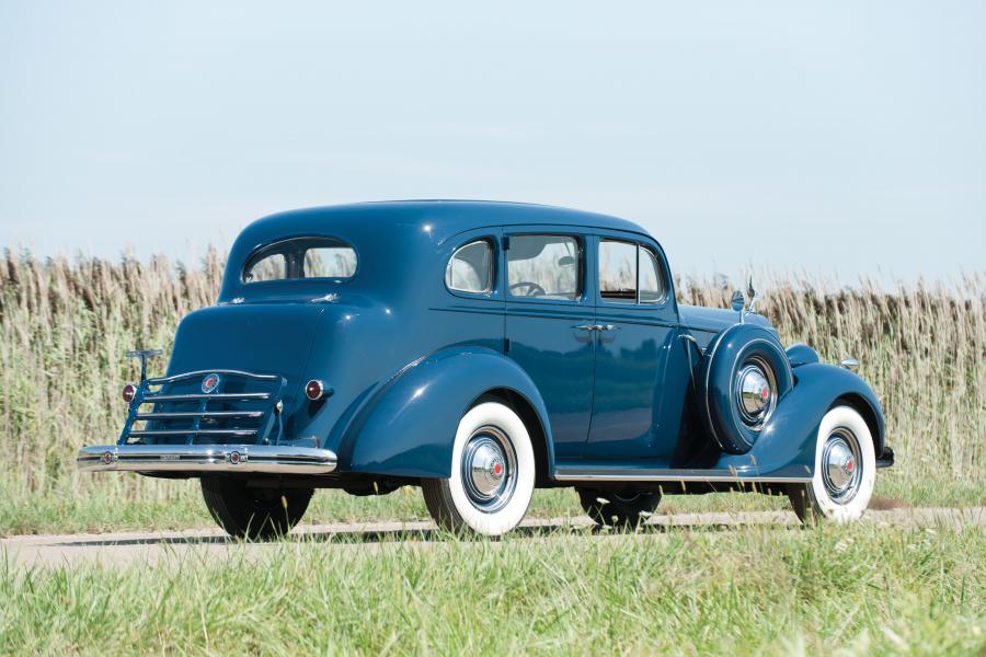  Packard 120 Deluxe Touring Sedan 1937 года  (фото 19 из 19)